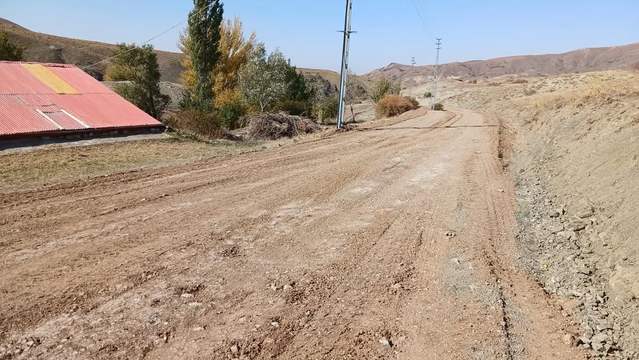 Sivas Hafik'te 5 Köyün Köy İçi ve Mezarlık Yolları Yenilendi