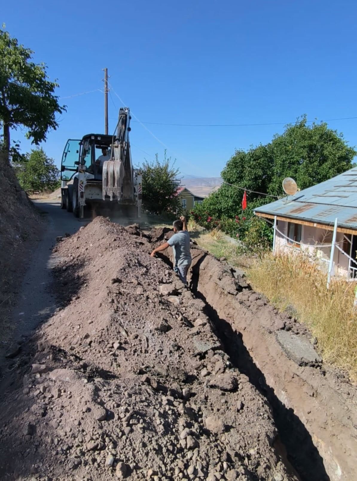 Sivas Akıncılar Kayı Köyü'nde Altyapı Yenileme Çalışmaları Sürüyor