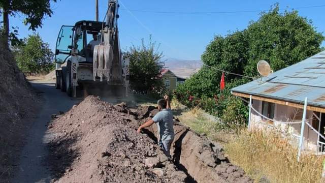 Sivas Akıncılar Kayı Köyü'nde Altyapı Yenileme Çalışmaları Sürüyor