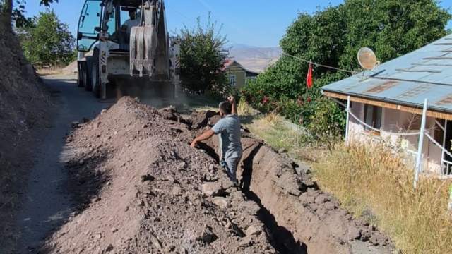 Sivas Akıncılar Kayı Köyü'nde Altyapı Yenileme Çalışmaları Sürüyor