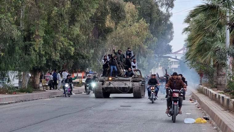 Suriye’deki Baas rejimi çöktü! Şam düştü!