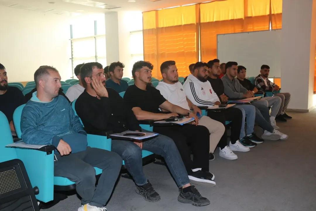 Sivas'ta Güreş Aday Hakem Kursu Eğitimleri Başladı
