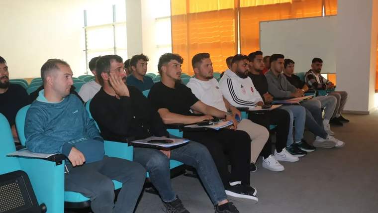 Sivas'ta Güreş Aday Hakem Kursu Eğitimleri Başladı