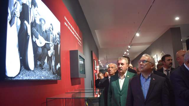 Sivas’ta Aşık Veysel Şatıroğlu ve Yöresel Müzik Aletleri Müzesi Açıldı