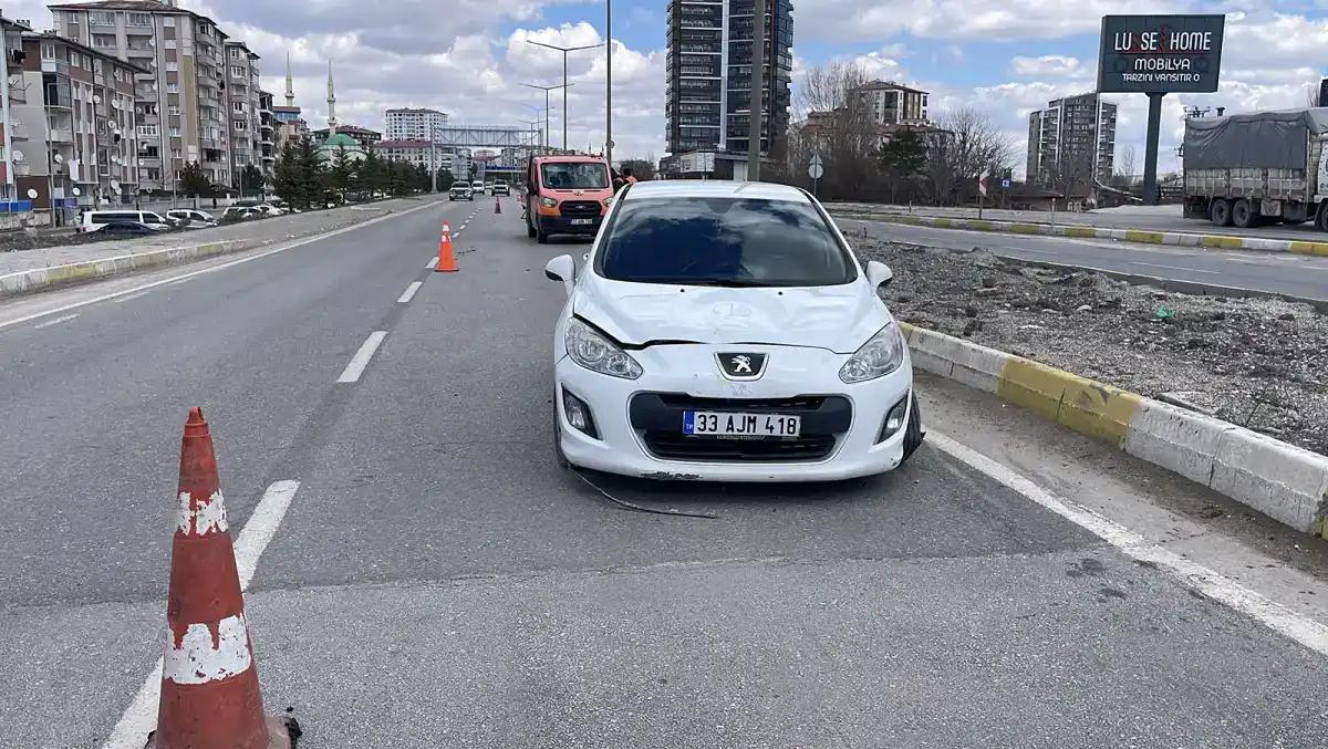 Sivas’ta Feci Kaza: 10 Yaşındaki Çocuğa Otomobil Çarptı, Hayati Tehlikesi Sürüyor