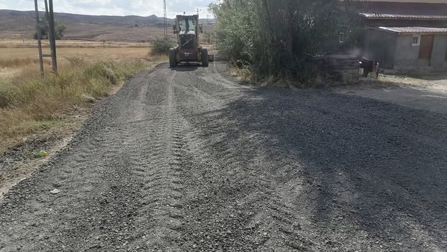 Sivas'ta Hacımirza-Ulaş Bağlantı Yolunda Bakım Çalışmaları Sürüyor