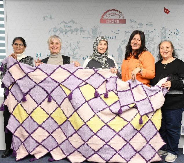 Balıkesirli kadınlar ilmek ilmek umudu işledi - Birlik Haber Ajansı