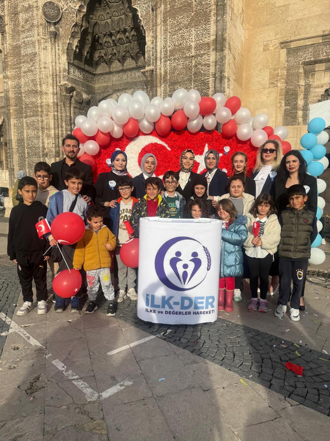 Sivas'ta Cumhuriyet'in 102. Yılı Coşkusu: İlk-Der'den Unutulmaz Çocuk Şenliği