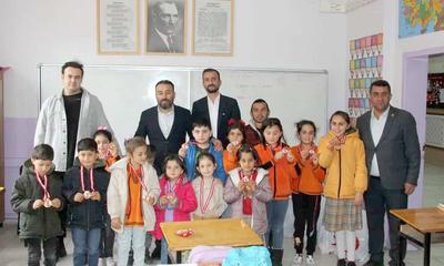 Korkut İlkokulu Öğrencilerine Gönülleri Isıtan Hediyeler