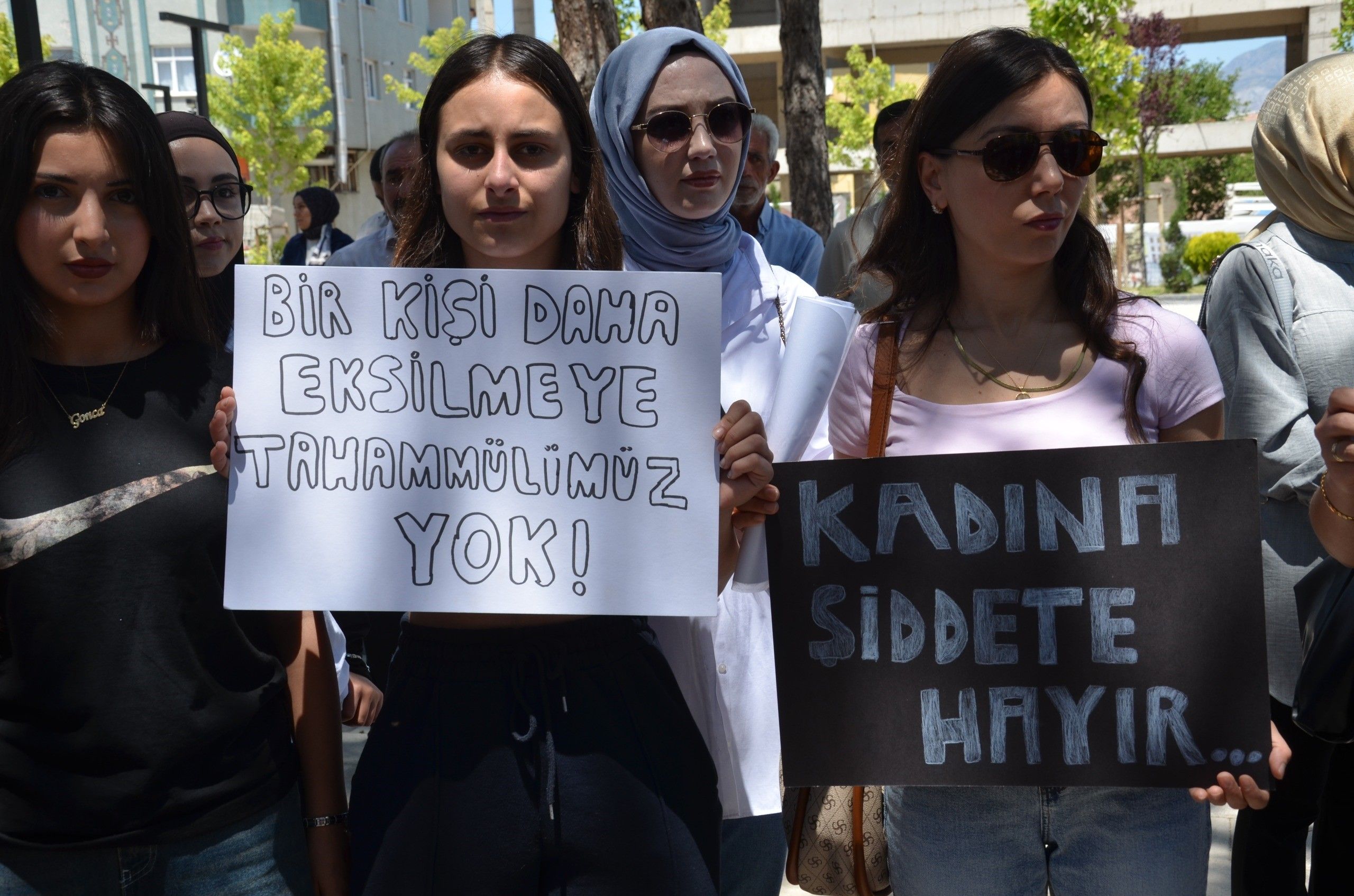 Suşehri'nde Gonca Özdemir İçin Adalet Yürüyüşü: "Kadına Şiddete Son!"