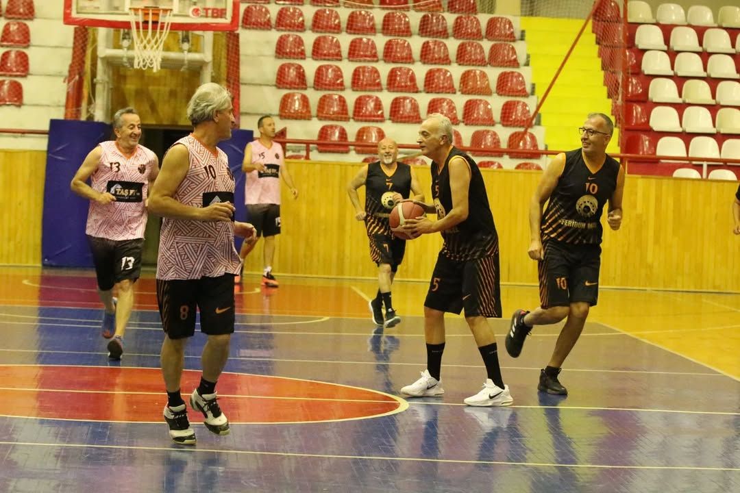 Sivas'ta Amatör Spor Haftası'nda Vefa Gecesi: Eski Basketbolcular Sahada Buluştu