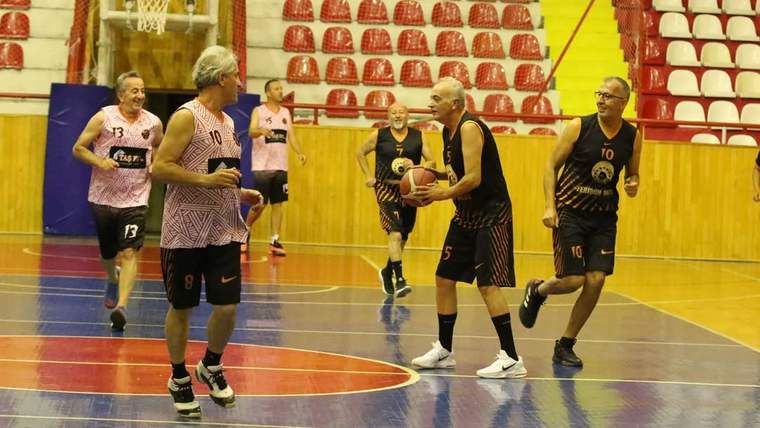 Sivas'ta Amatör Spor Haftası'nda Vefa Gecesi: Eski Basketbolcular Sahada Buluştu