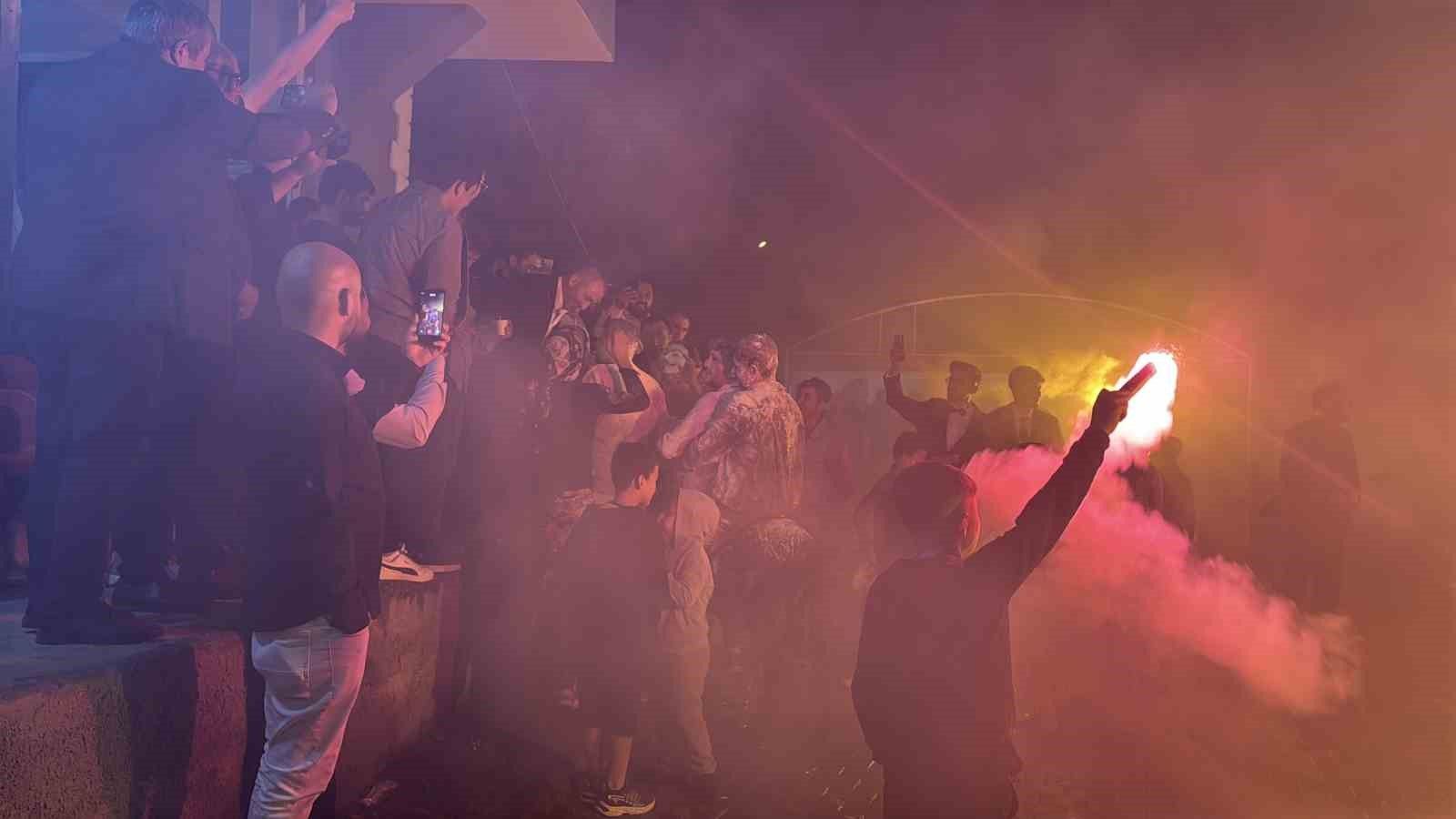 "Eşeğe bindirilir, un atılır, yumurta atılır" geleneği sürüyor