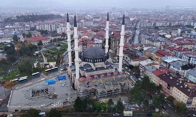 17 bin metrekarelik Merkez Camii’nde ilk ezan okundu