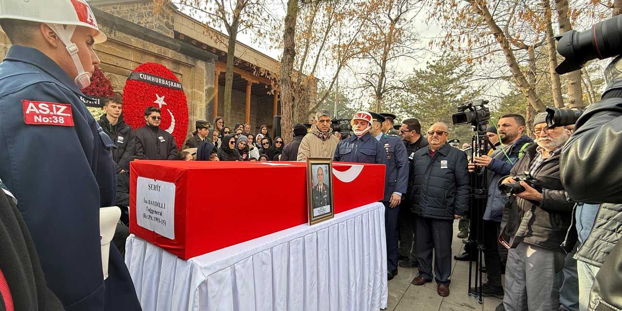Helikopter kazasında şehit düşen Tuğgeneral İsa Baydili, Kayseri'de son yolculuğuna uğurlandı