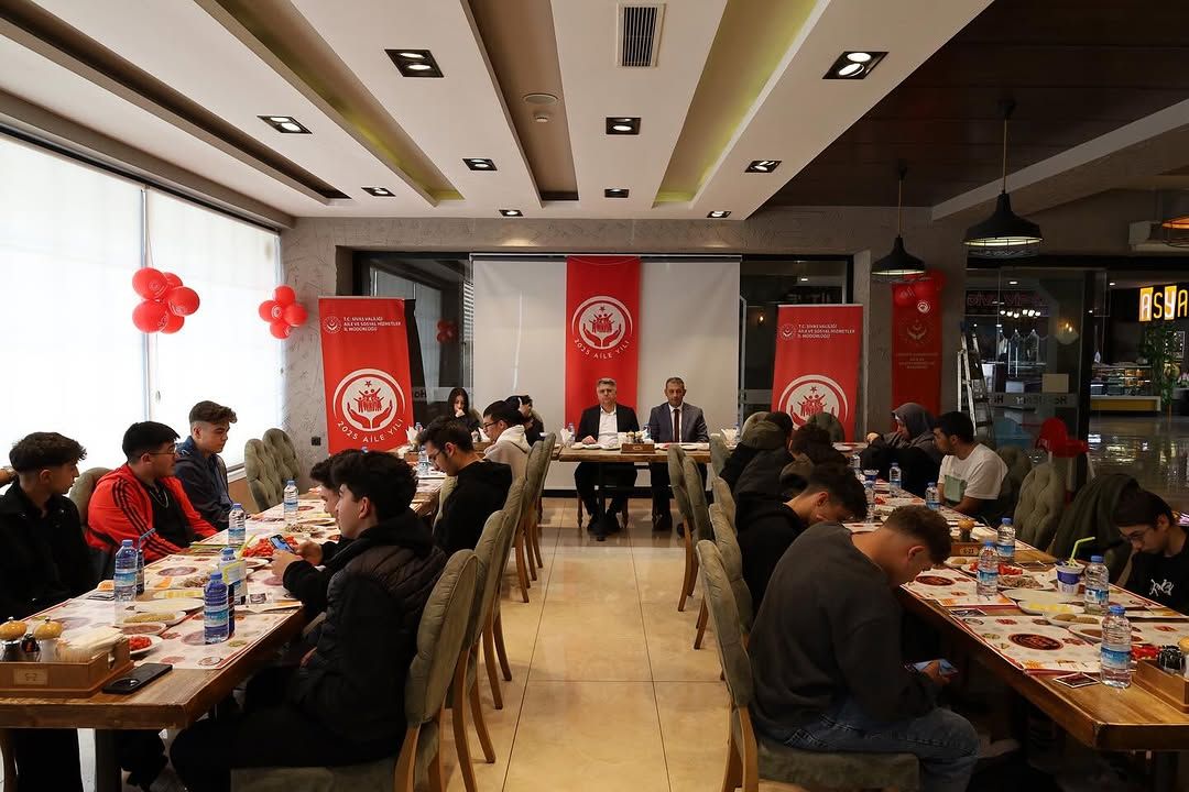 Sivas'ta YKS'ye Hazırlanan Öğrencilere Moral ve Rehberlik Desteği