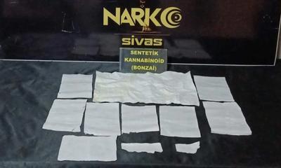 Sivas’ta Dev Narkotik Operasyonu: 8 Bin 330 Kullanımlık Sentetik Kannabinoid Ele Geçirildi!