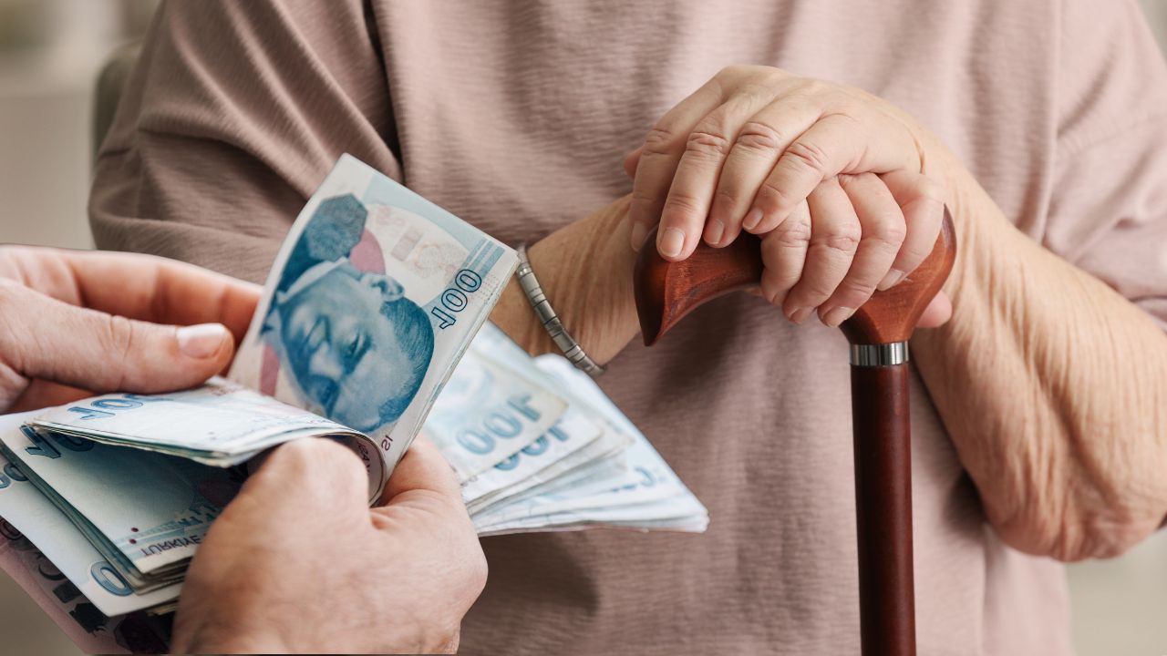 Eylül Ayı Yaşlı ve Engelli Aylıkları Yatırılmaya Başlandı