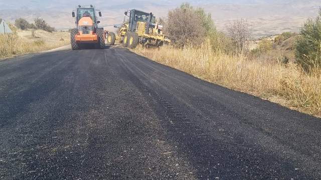 Akıncılar'da Dört Köyde Asfalt Yama Çalışmaları Hız Kesmeden Sürüyor