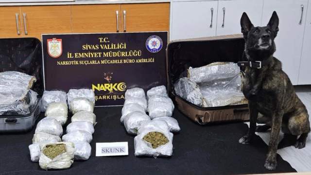 Şarkışla’da Dev Operasyon: 12,5 Kilo Uyuşturucu Ele Geçirildi, 2 Şüpheli Tutuklandı