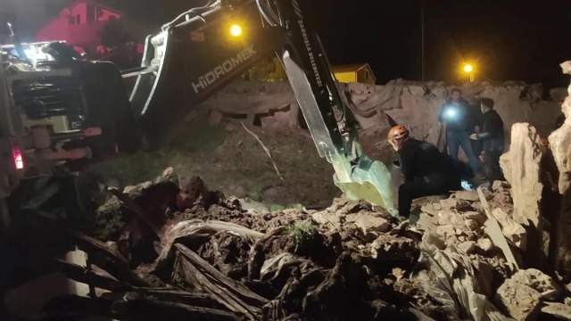Şarkışla’da Ağıl Faciası: Çöken Çatı 13 Küçükbaş Hayvanın Telef Olmasına Neden Oldu