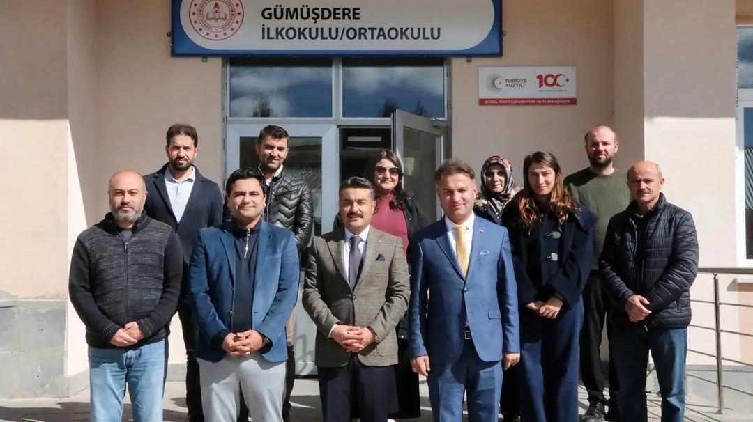 Sivas Milli Eğitim Müdürü Fatih Erdoğan, Gümüşdere İlkokul Ortaokulu'nu Ziyaret Etti