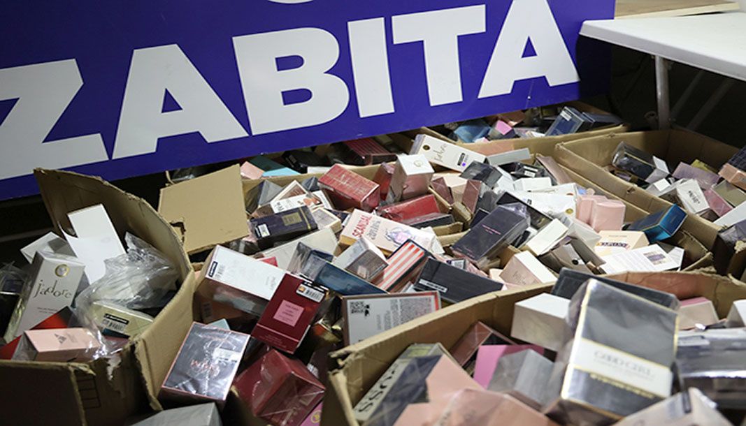 Antalya'da 2 bin adet sahte parfüm imha edildi - Birlik Haber Ajansı