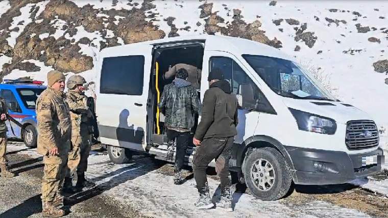 Erzurum’da 35 göçmen yakalandı - Birlik Haber Ajansı