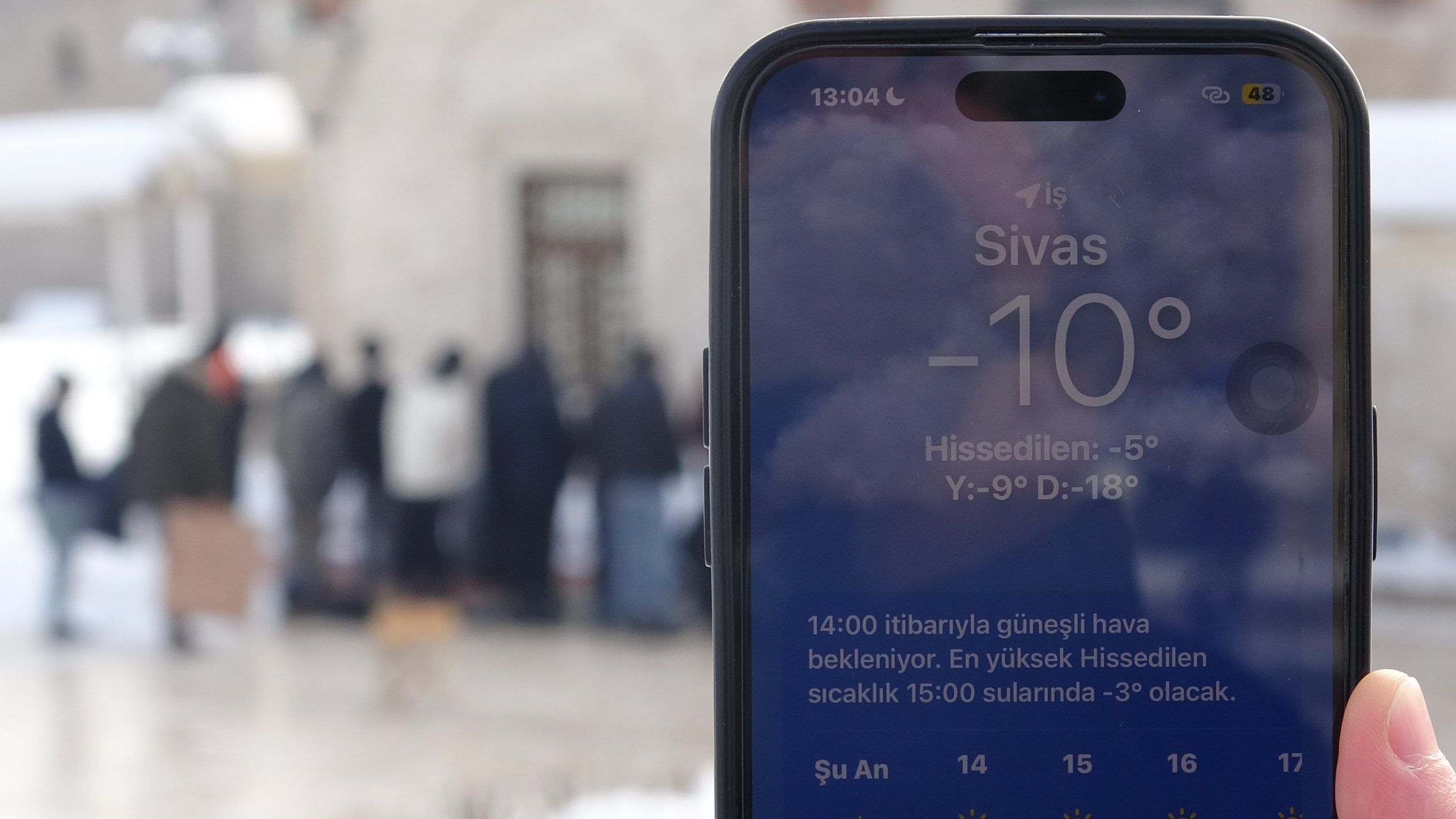 Sivas’ta Dondurucu Soğukta Cuma İradesi: Camiler Taştı, Cemaat Eksi Derecelerde Saf Tuttu