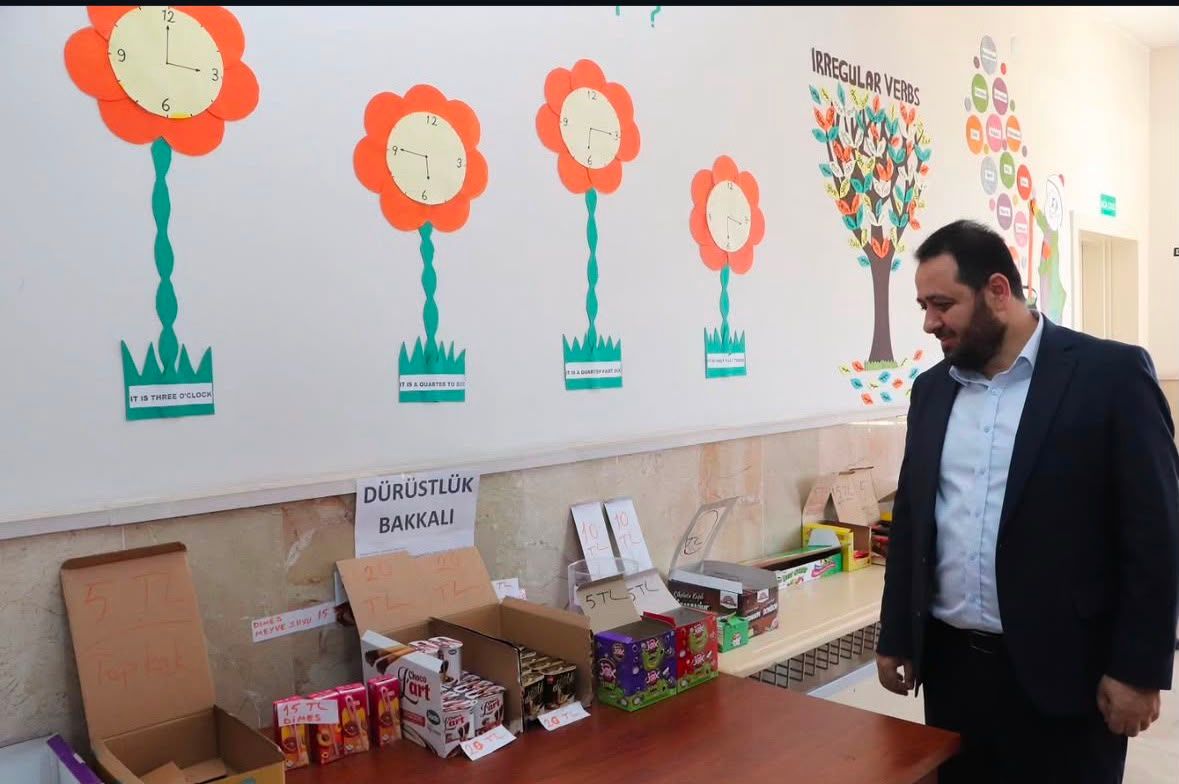 Sivas'ta Öğrencilere Dürüstlüğü Yaşatarak Öğreten Proje!