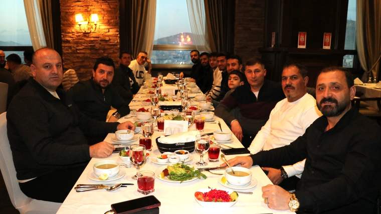 Van futbol camiasının efsane isimlerinden Van Masterler iftarda bir araya geldi - Birlik Haber Ajansı