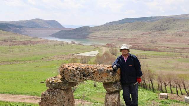 200 Yıllık Baraj Manzaralı Musalla Taşı Ziyaretçileri Ürkütüyor