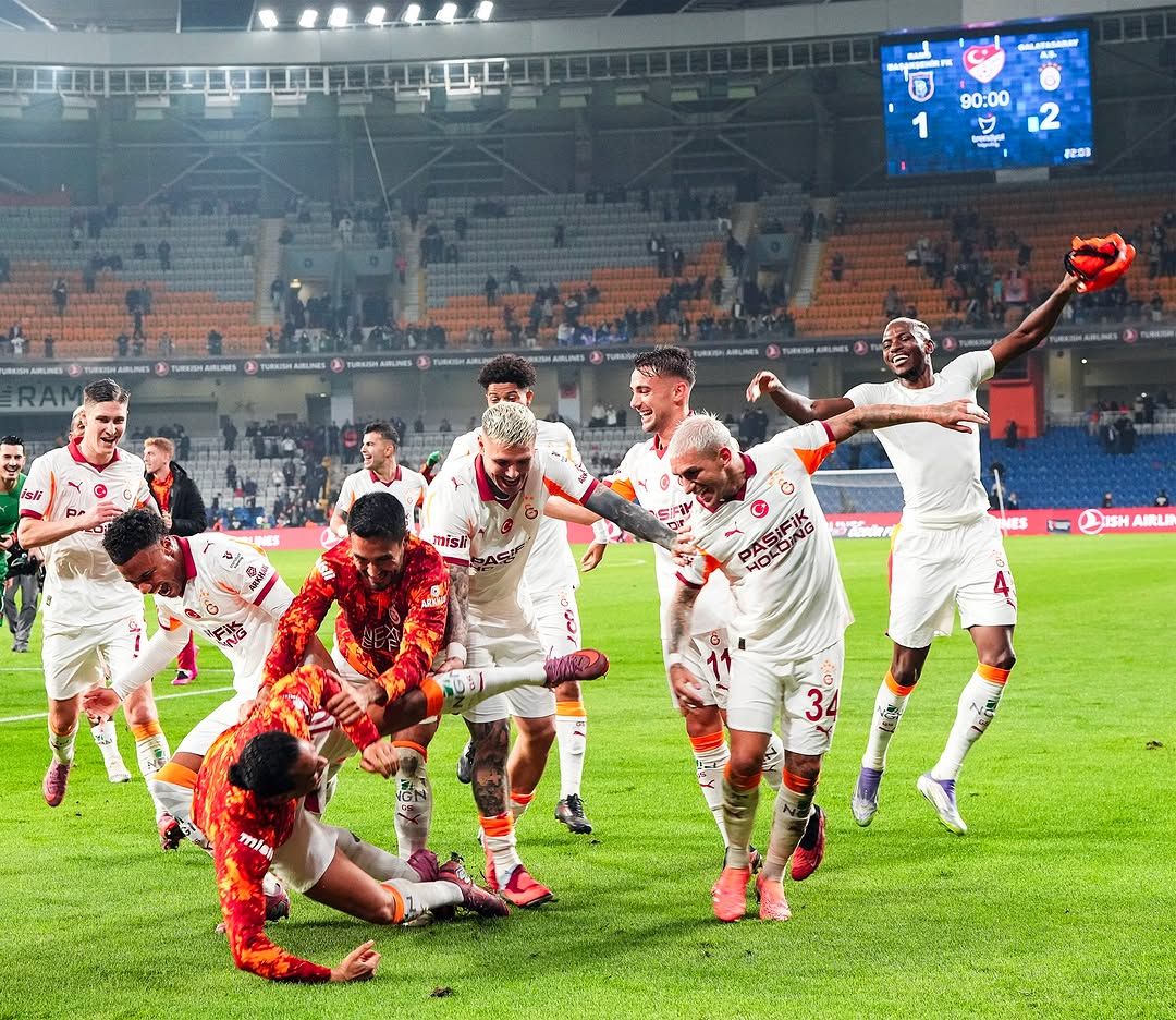 Galatasaray'ın Başarısı Taraftarı Sevindirdi
