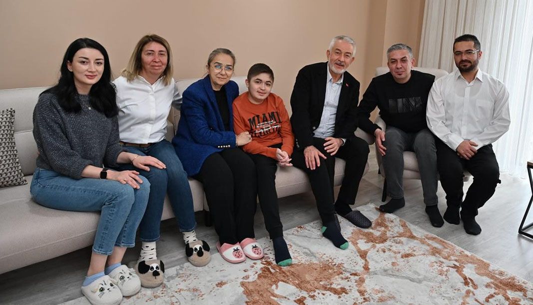 Isparta'da Başkan Başdeğirmen ve eşi Görkem Efe’nin ailesini ziyaret etti - Birlik Haber Ajansı