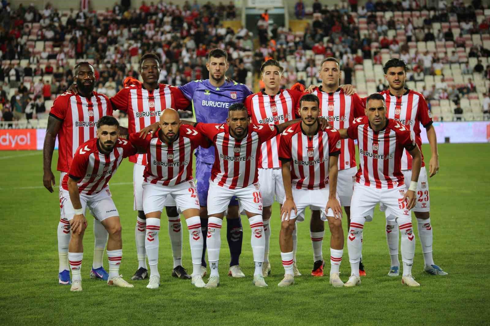 Sivas 4 Eylül Stadı’nda Sivasspor’dan iki dakikada dönüş