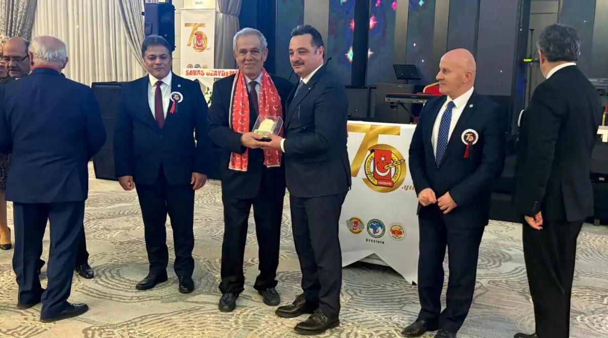 Türkiye Gazeteciler Federasyonundan TİMBİR'e Plaket