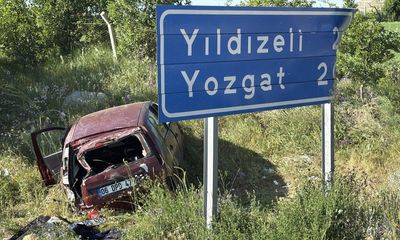 Sivas’ta Feci Kaza: Otomobil Şarampole Uçtu, 3 Yaralı