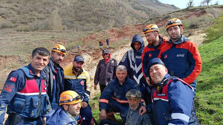AFAD Mucizesi: Sivas’ta İneğiyle Birlikte Çamura Saplanan Vatandaş Kurtarıldı