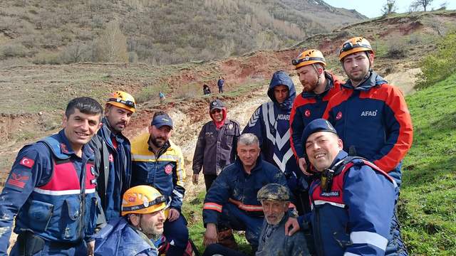 AFAD Mucizesi: Sivas’ta İneğiyle Birlikte Çamura Saplanan Vatandaş Kurtarıldı