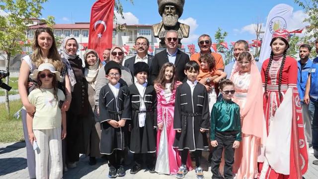 Şeyh Şamil'in Mirası Sivas'ta Büstle Yaşıyor!