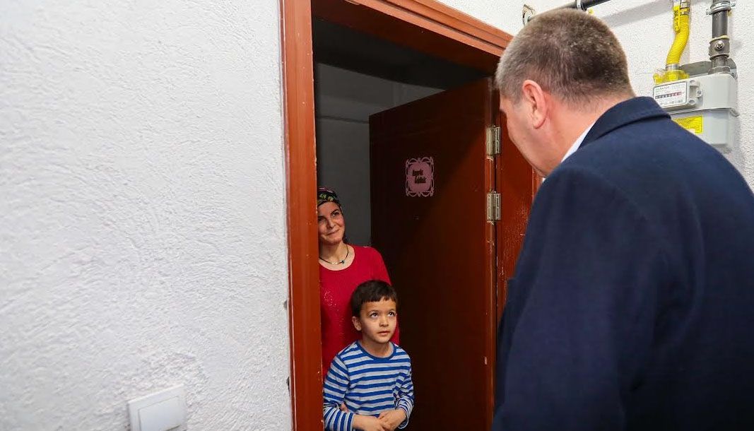 Burdur itfaiyesinden çocukları sevindiren yılbaşı hediyesi - Birlik Haber Ajansı