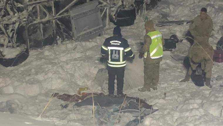 Erzurum Horasan'da yolcu otobüsü kaza yaptı: 37 kişi yaralandı - Birlik Haber Ajansı