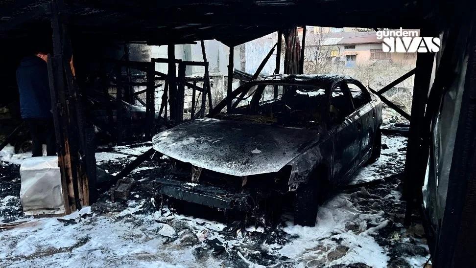 Sivas'ta Yangınında 2 Araç Küle Döndü!