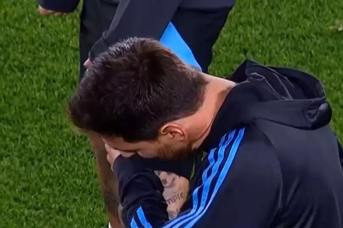 Lionel Messi Gözyaşlarını Tutamadı!