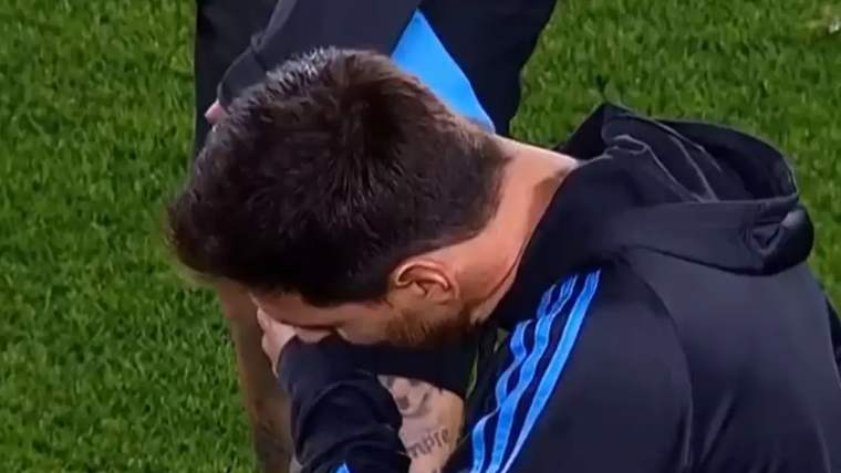 Lionel Messi Gözyaşlarını Tutamadı!
