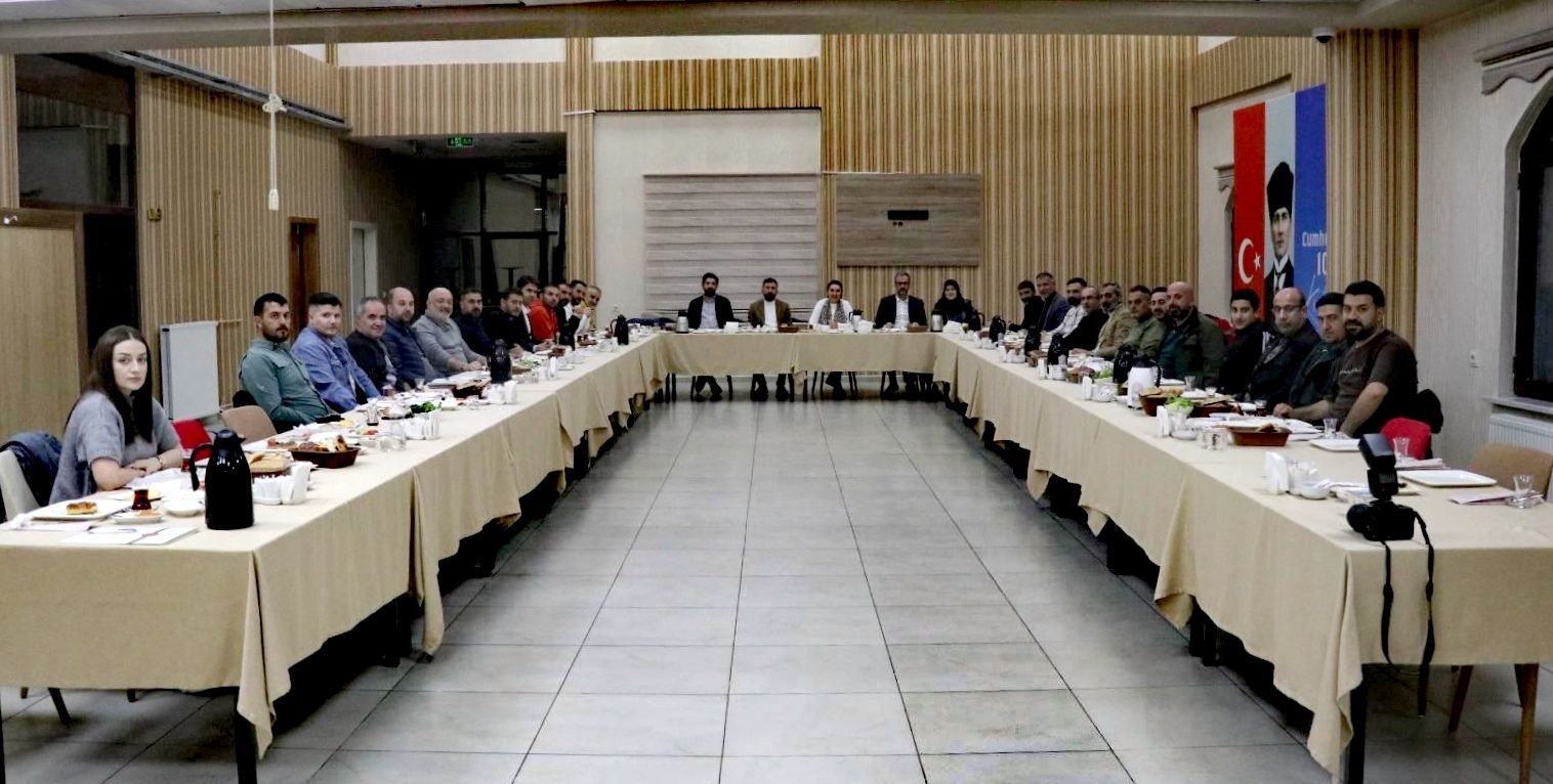 AK Parti Ağrı Milletvekili Kilerci ve İl Başkanı Yıldız, basın mensuplarıyla sahur yaptı - Birlik Haber Ajansı