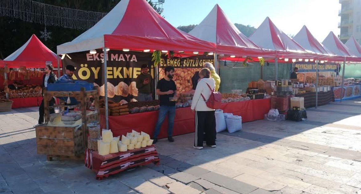 Antalya Kemer'de Çocuk Şenliğine büyük ilgi - Birlik Haber Ajansı
