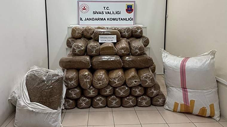 Sivas’ta Bandrolsüz Sigara Operasyonu: 4 Bin 90 Paket Ele Geçirildi