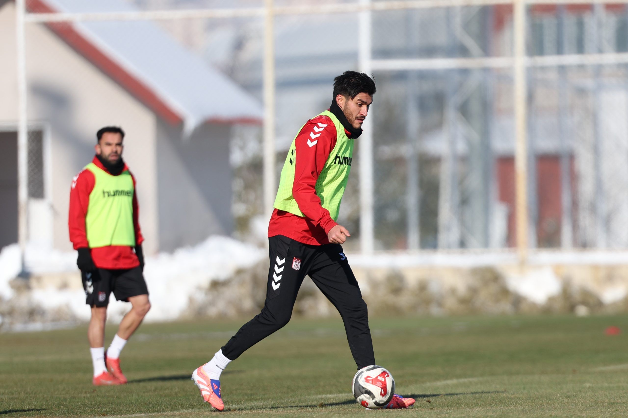 Sivasspor’da Erzurumspor Mesaisi Hızlandı: Kırmızı-Beyazlılar 20. Hafta Öncesi Tempoyu Artırdı
