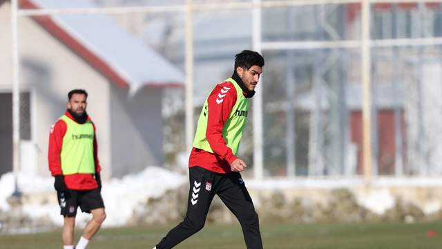 Sivasspor’da Erzurumspor Mesaisi Hızlandı: Kırmızı-Beyazlılar 20. Hafta Öncesi Tempoyu Artırdı
